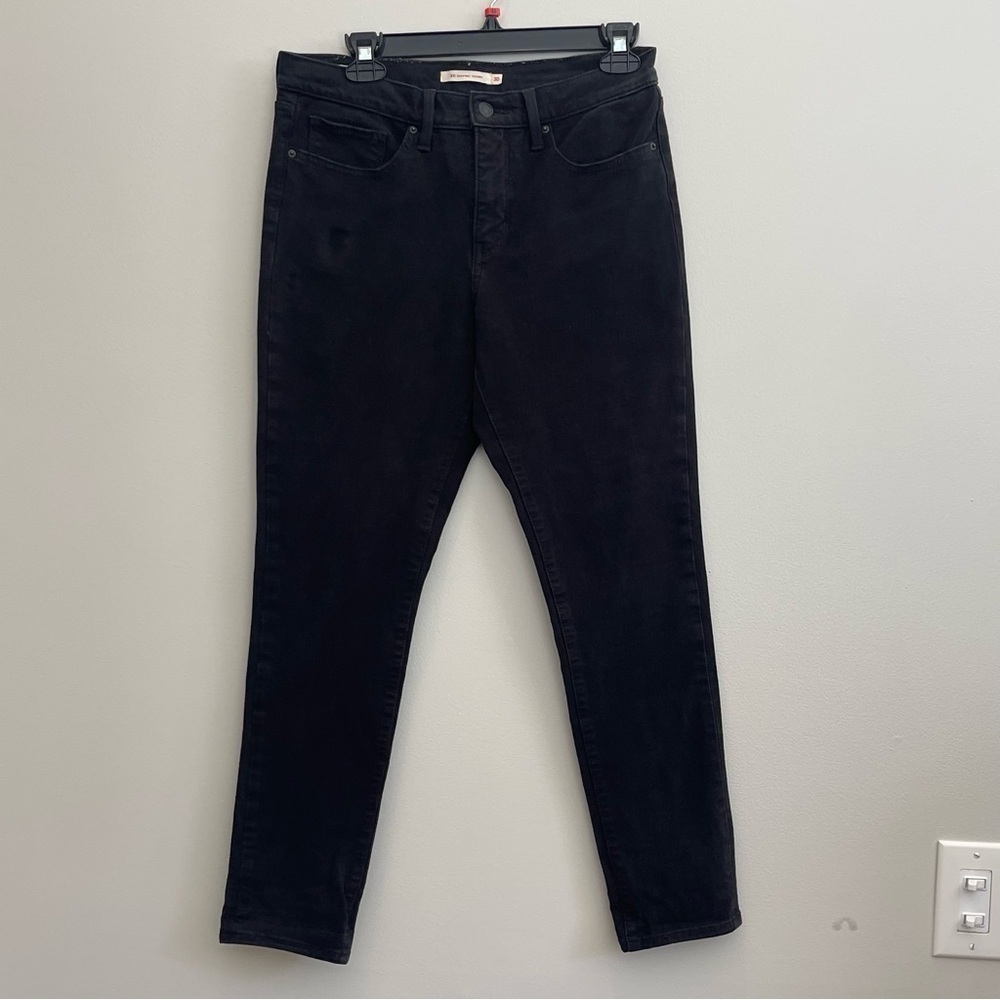 T:  Levi’s Jean Women’s 311 Shaping Skinny Womens 30 Black